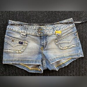 Stretchy denim shorts